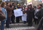 Пикет в центре города. Депутаты обсуждали ситуацию в столице, а активисты устроили акцию протеста