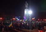 Украина митингует: одни требуют смены власти, другие стоят на площадях в поддержку Президента и правительства
