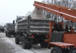 Дороги города и области от снега очищают около двухсот машин