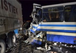 На Харьковщине автобус врезался в грузовик