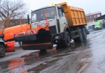 Лед на улицах Харькова выехали убирать 90 машин