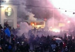 Выходные на «евромайдане»: силовые столкновения, сожженный автобус «Беркута» и водометы