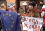 Призыв к Европе. Несколько десятков харьковчан обошли консульства с требованиями повлиять на украинскую власть