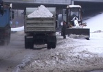 Коммунальщики вывезли с харьковских улиц более 450 куб. м снега