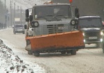 Больше сотни единиц спецтехники чистят дороги города и области