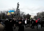 Возле памятника Шевченко прощаются с погибшим активистом