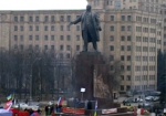 В борьбе за монумент. В Харькове продолжаются митинги и споры вокруг памятника Ленину