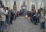 От митинга за мир – к побоищу. В Харькове средь бела дня начался штурм Дома Советов