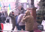 При штурме Дома советов пострадали почти 140 человек. «Евромайдановцы» заявляют о двух погибших