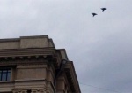 Над центром Харькова летают военные самолеты