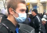 Пророссийские митингующие штурмуют обладминистрацию со стороны Мироносицкой