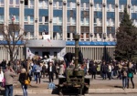 Пророссийские активисты в Луганске начали освобождать людей