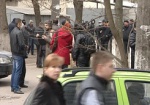 Возле базы «Беркута» весь день дежурят активисты «антимайдана»
