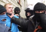 В городе Славянске Донецкой области следом за отделом милиции захватили и здание СБУ