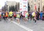 На старте - дети, спортсмены и мэр города. В Харькове прошел первый международный марафон