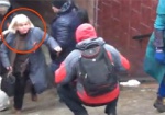 Женщину, которая ногами добивала «майдановца» у станции «Университет», допрашивают в милиции