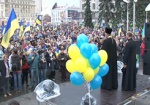 Массовый молебен под сине-желтыми флагами. В центре Харькова люди молились за единство