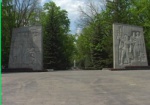 В Харькове к 9 Мая на братских могилах высадят цветы