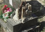 Школьник ради развлечения повредил 30 надгробных памятников