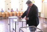 VIP-голосование. На избирательные участки пришли первые лица Харькова и области