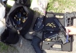 На въезде в Харьков задержали авто с полным багажником оружия