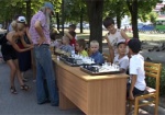 Рисунки на асфальте и шахматный турнир. В сквере по улице 23 августа состоялся праздник для детей