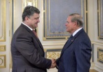Порошенко - Менендесу: Сейчас для Украины критически важно получить помощь в борьбе за свободу
