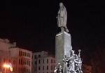 У памятника Кобзарю проходит акция в поддержку Мариуполя
