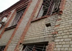 Разбитые окна и разрушенная стена. В Харькове снова обстреляли военный комиссариат