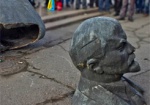 Памятник Ленину повалили в Богодухове