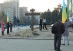 На площади Свободы устанавливают крест
