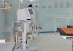 Чехия передала областной больнице аппарат искусственной вентиляции легких и шприцевой насос