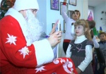 Новогодняя елка и мечты о мире. Харьковские волонтеры устроили праздник для детей-переселенцев