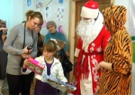 Харьковские волонтеры исполнили желания детей-переселенцев. Малыши получили подарки от Деда Мороза