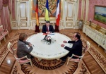 Порошенко, Меркель и Олланд поддержали мирное урегулирование конфликта на Донбассе