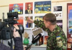 Боец из Харькова создает патриотические плакаты. Творения участника АТО - уже на выставках в столице