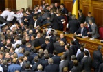 Парламентариям хотят запретить драки и миграцию между партиями