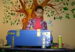 Благотворительность в 10 лет. Юная художница из Луганщины помогает переселенцам и военным