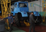 Произвести 2000 тракторов за 2015 год пообещали Райнину на «ХТЗ»