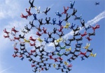 Харьковчане установили мировой рекорд. Спортсмены-парашютисты перестроили формацию в небе США