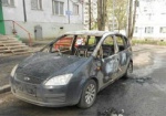 Ночью в Харькове сгорели два авто, одно из них – волонтера
