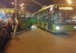 Возле метро «Проспект Гагарина» столкнулись маршрутка и троллейбус