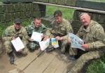 Письма, аппликации и рисунки. Защитники Мариуполя получили послание от детей Харьковщины