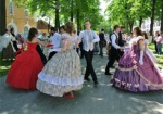 В Харькове установят танцевальный рекорд и обучат вальсу