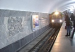 В харьковском метро мужчина пытался покончить с собой, прыгнув на рельсы