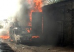 Масштабный пожар в гаражах на Салтовке: мужчина попал в больницу с ожогами