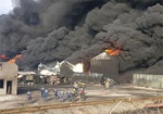 Пожар на нефтебазе под Киевом: спасатели начали пенную атаку