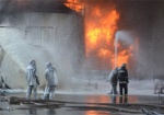 На нефтебазе под Киевом продолжают гореть два резервуара
