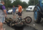 На улице Шевченко мотоциклист врезался в трактор