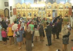 В Харькове одновременно покрестили 13 детей-переселенцев из зоны АТО